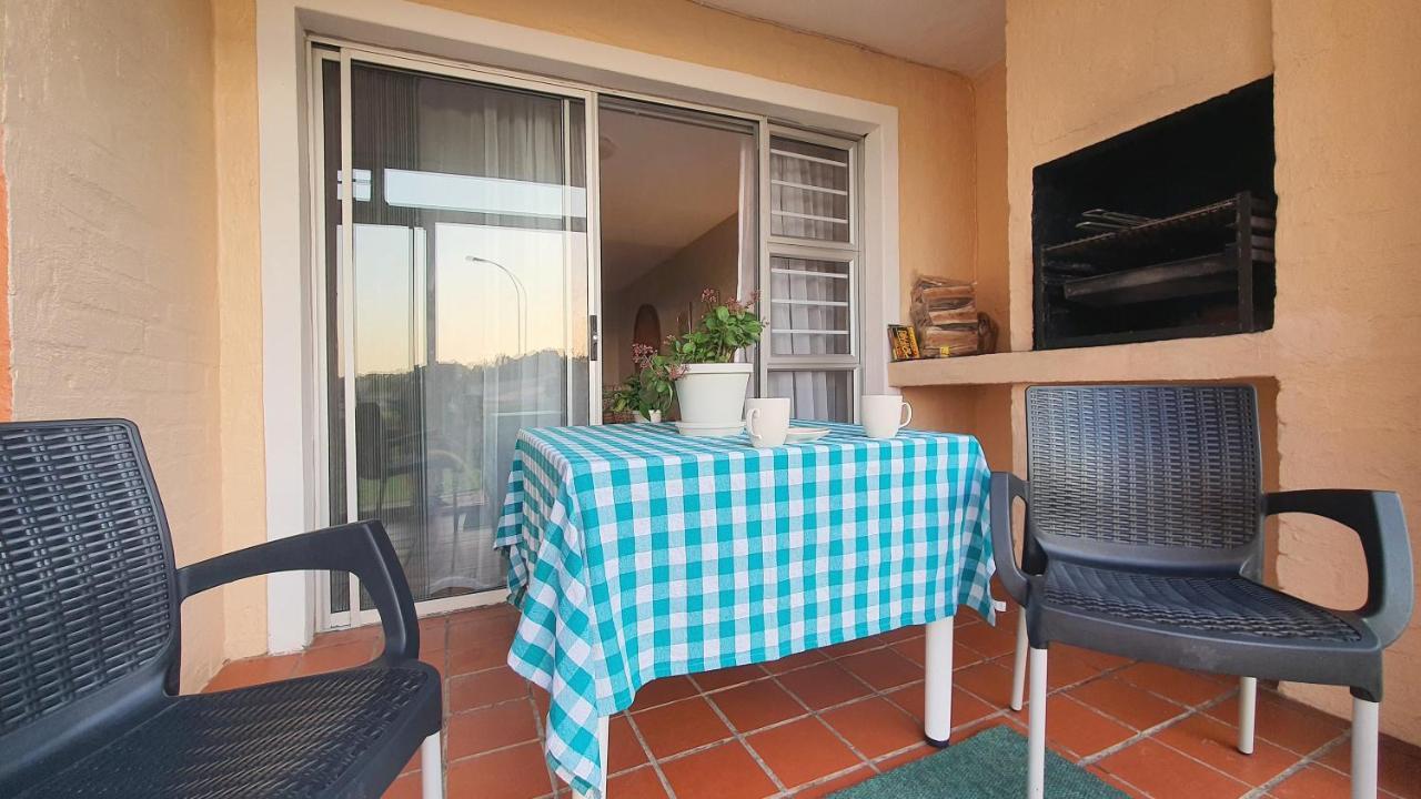 Escape To Paradise: Beachside Apartment Jeffreys Bay Esterno foto