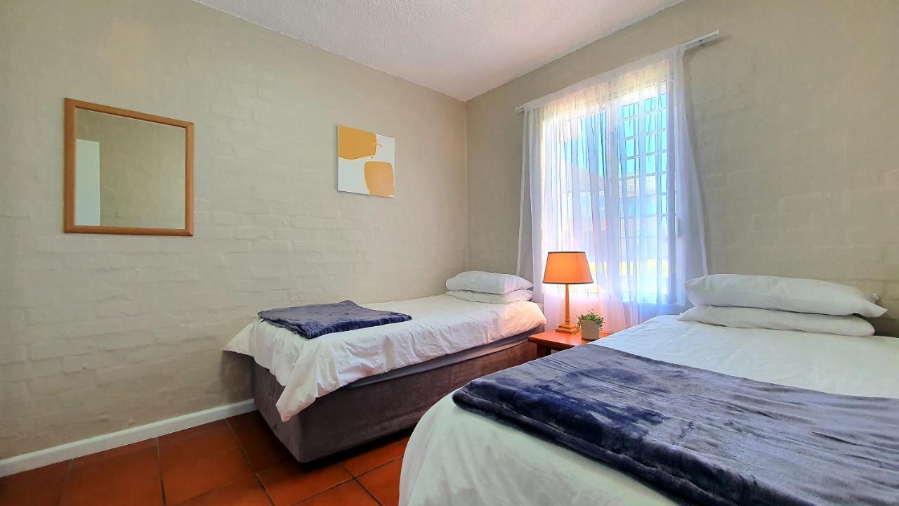 Escape To Paradise: Beachside Apartment Jeffreys Bay Esterno foto